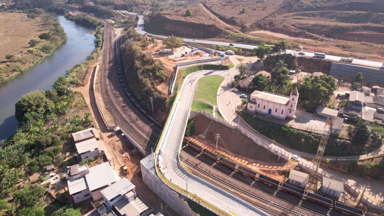 Alça de acesso concluída, junto à faixa de domínio — Nova Era, MG