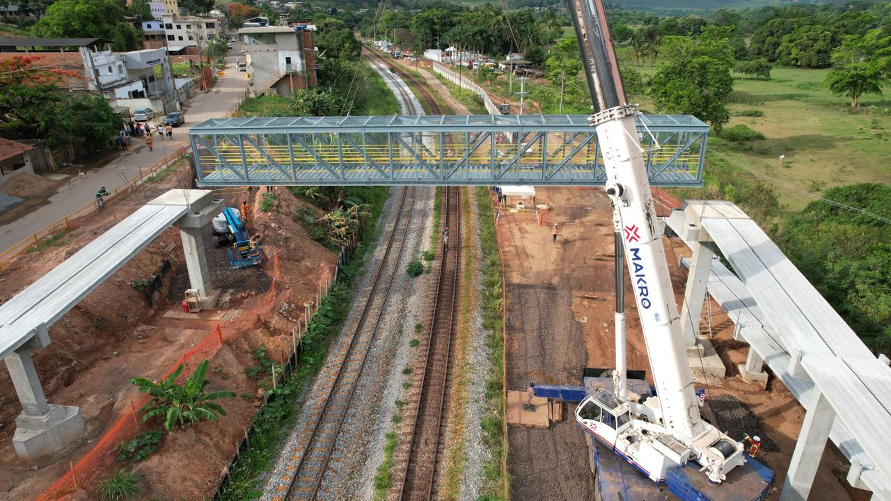 Içamento do vão metálico sobre a via — Ipatinga, MG